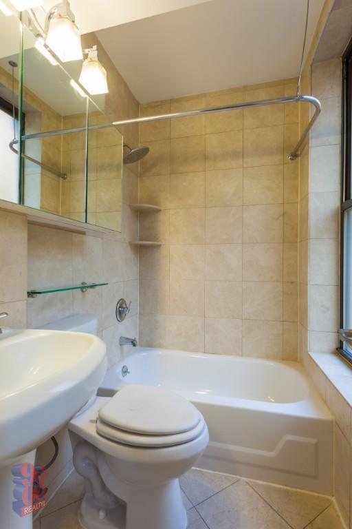 Foto del edificio - 345 E 5th St