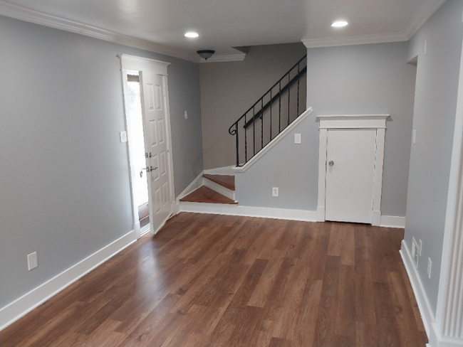 Building Photo - 9011 Sandalwood Dr