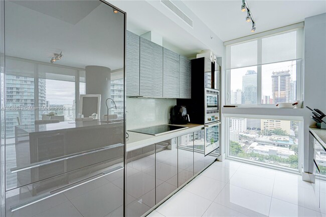 Building Photo - 1080 Brickell Ave