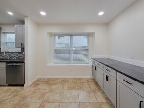 Building Photo - 10010 Sagecanyon Dr