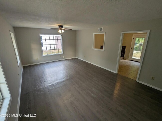 Building Photo - 6565 Hermitage Rd