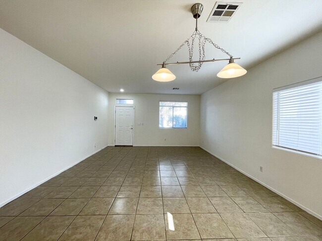 Building Photo - GATED COMMUNITY! Southern Highlands Commun...