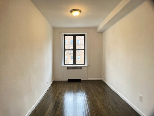 Building Photo - 690 Fort Washington Ave