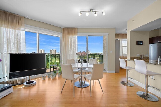 Foto del edificio - 20000 E Country Club Dr