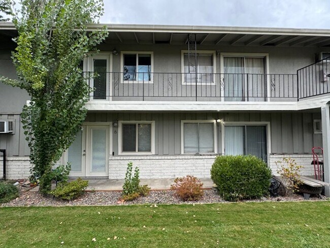 Foto del edificio - 632 Berrydale Ave