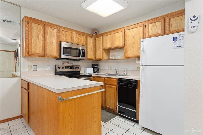 Building Photo - 1713 Oasis Dr