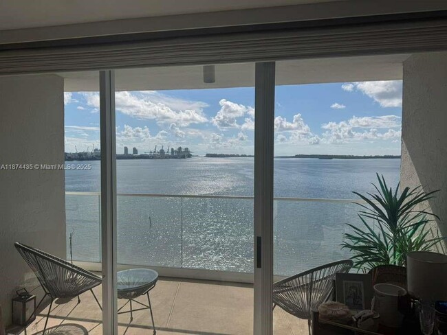 Foto del edificio - 800 Claughton Island Dr