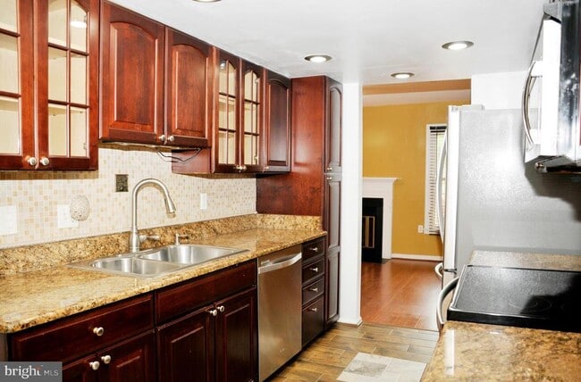 Building Photo - 3831 Gateway Terrace