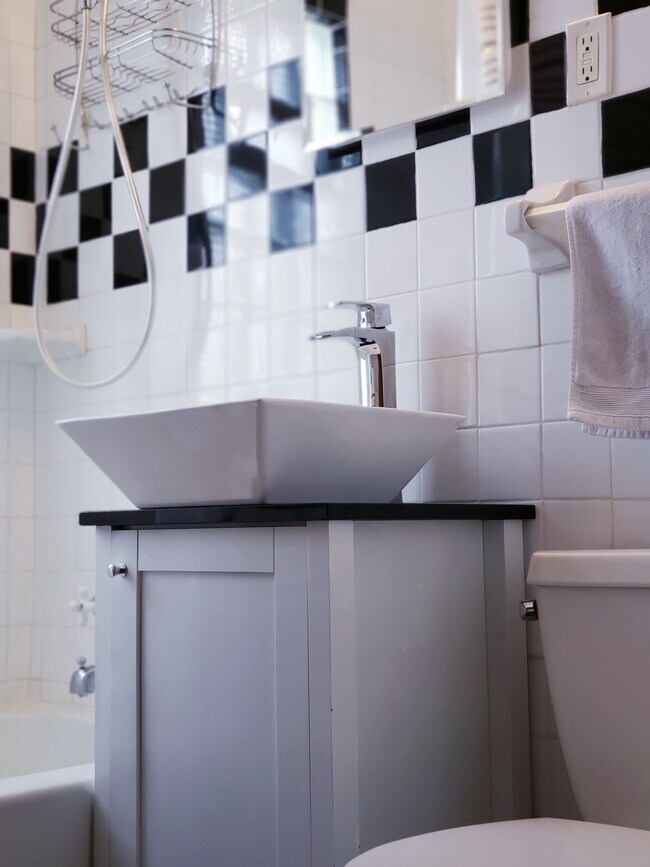 Vessel Sink - 2439A S Austin St