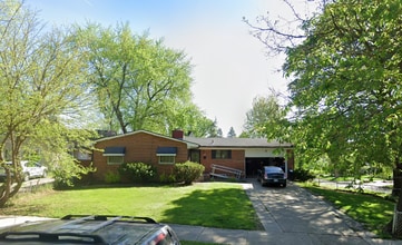 Building Photo - 11 W Ainsworth St