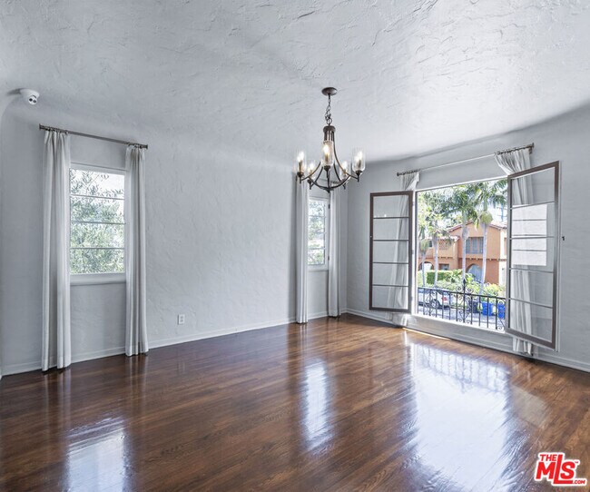 Foto del edificio - 6413 W 6th St