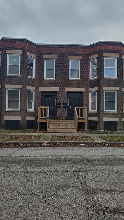 Foto principal - 727 W 50th St