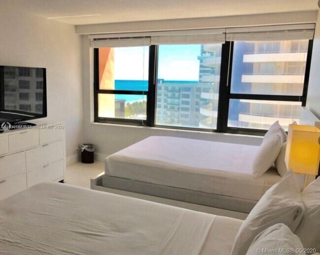 Foto del edificio - 5225 Collins Ave