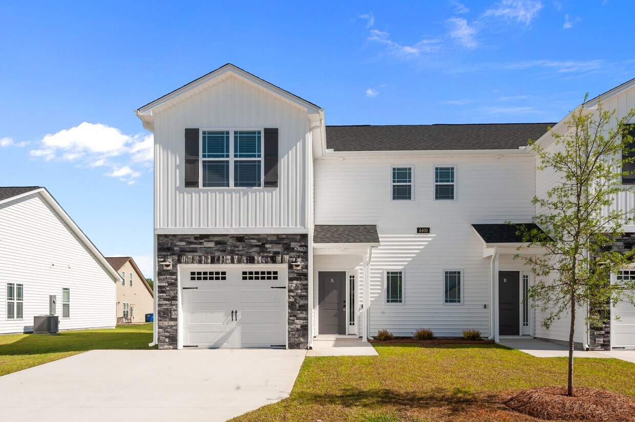 Primary Photo - 4400 Laurel Rdg Dr