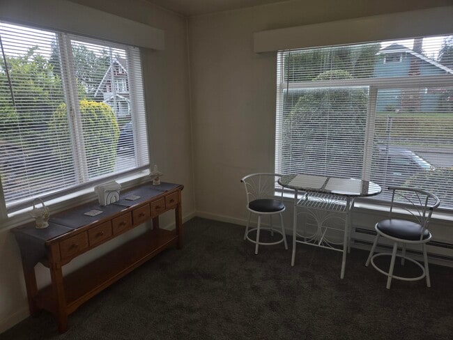 Building Photo - R and B Properties