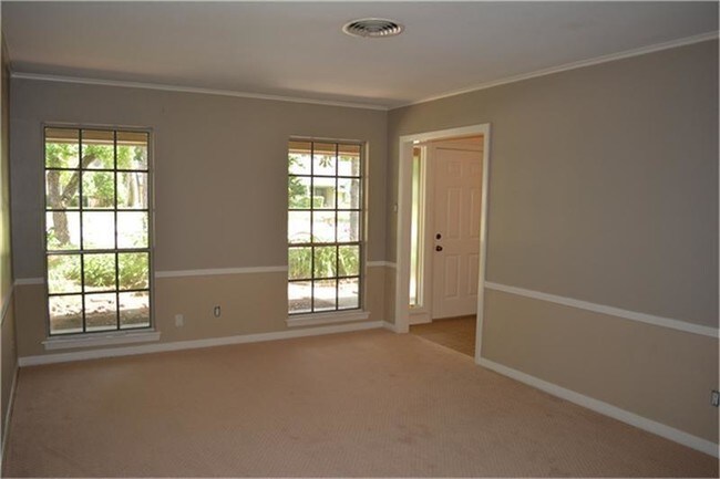 Building Photo - 10123 Chatterton Dr