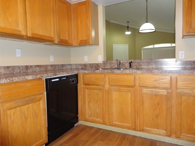 Building Photo - 989 Little Creek Road