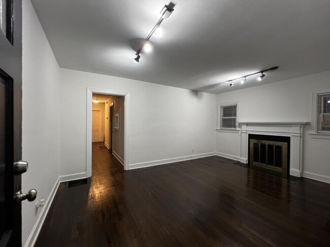 Building Photo - 2034 Nashville Ct