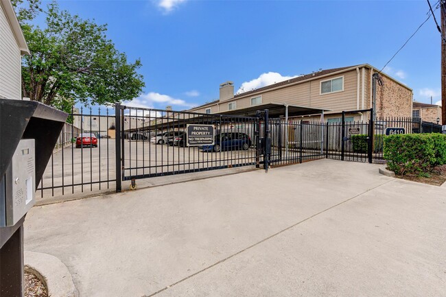 Foto del edificio - 6406 Ferris Dr