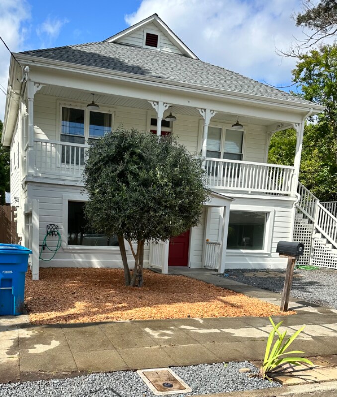 Primary Photo - 811 Howard St