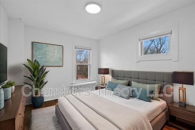 Building Photo - 4252 Clay St NE