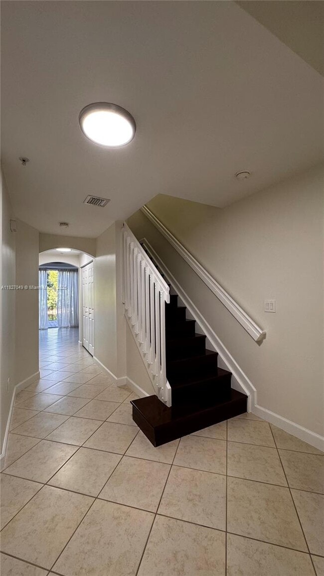 Building Photo - 985 SW 143rd Ave