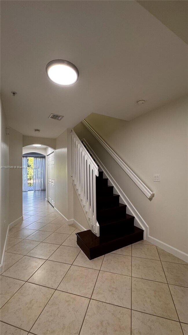 Foto del edificio - 985 SW 143rd Ave
