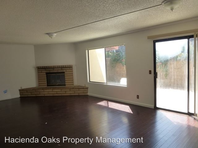 Building Photo - 635 E Newlove Dr