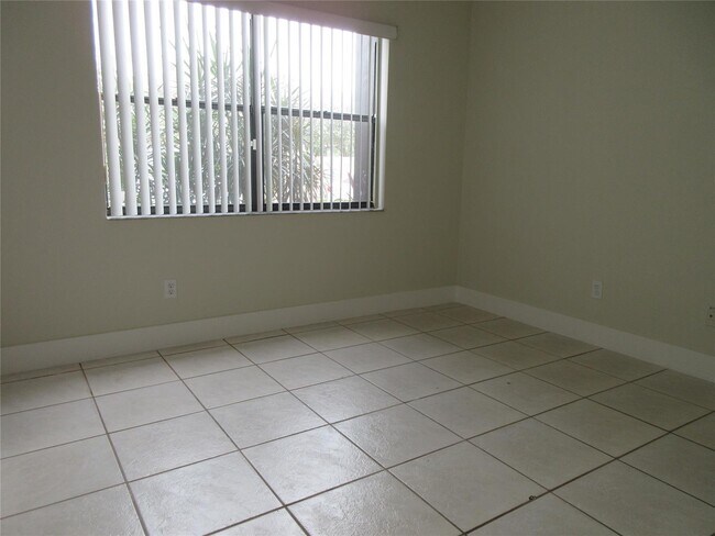 Building Photo - 10710 Royal Palm Blvd