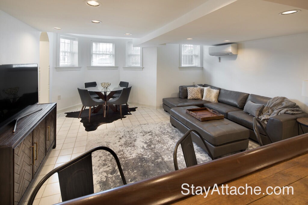 Primary Photo - 400 Seward Sq SE