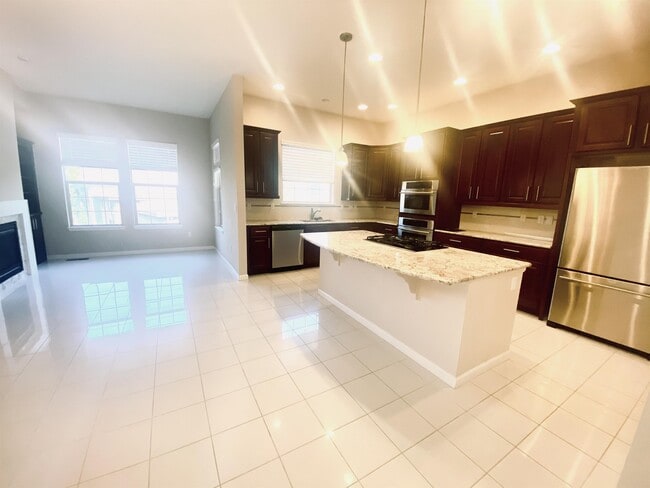 Building Photo - 7877 Vallagio Ln