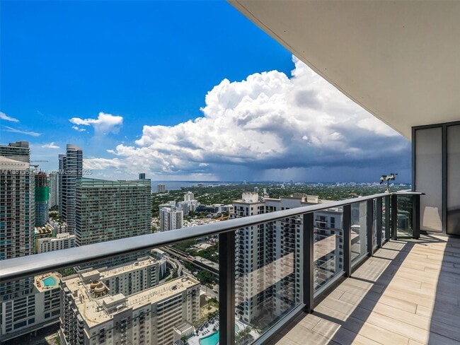 Foto del edificio - 45 SW 9th St