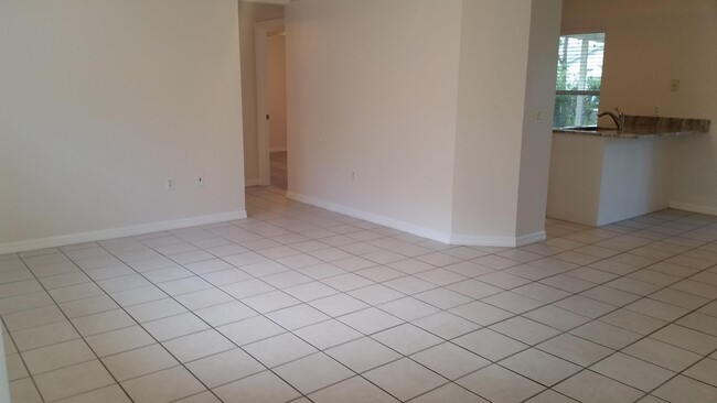 Foto del edificio - 457 Lighthouse Ave