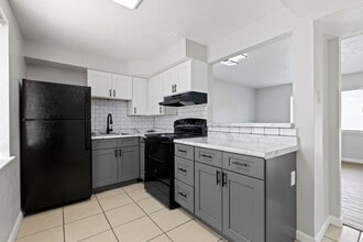 Building Photo - The Vistas Apartment Homes