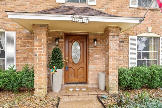 Foto del edificio - 8227 Bo Jack Dr