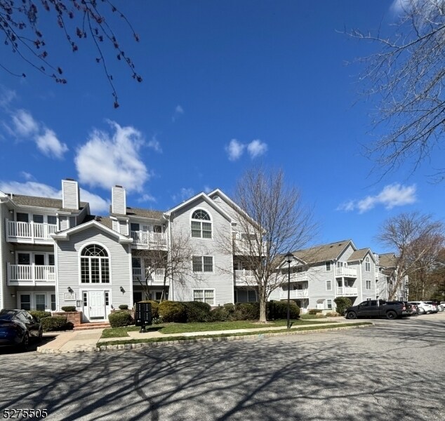 Foto del edificio - 42 Genoble Rd