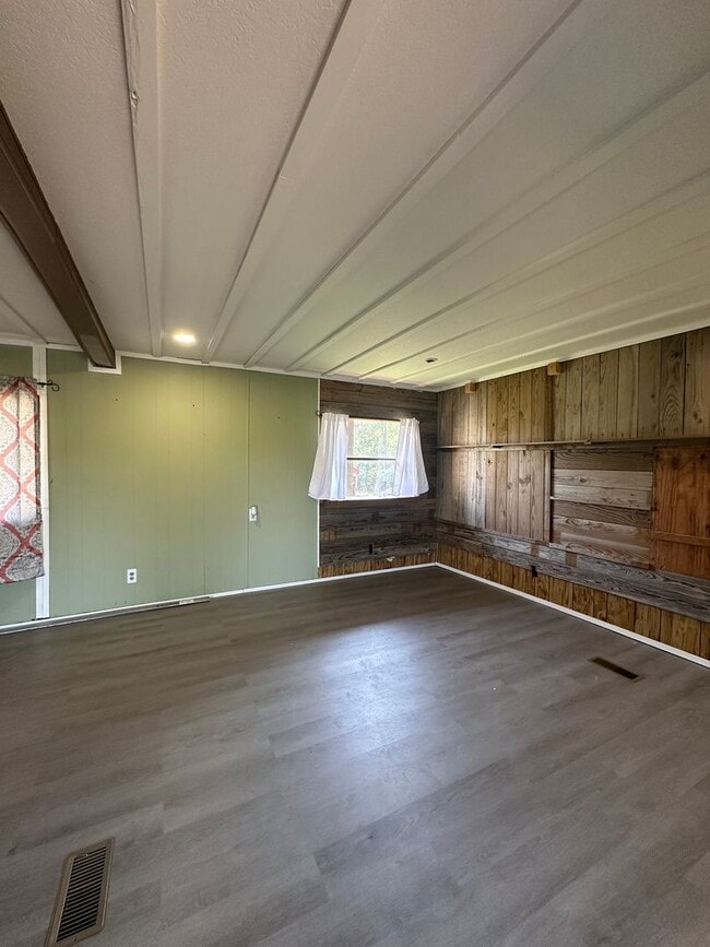Building Photo - 517 Hidden Oaks Rd