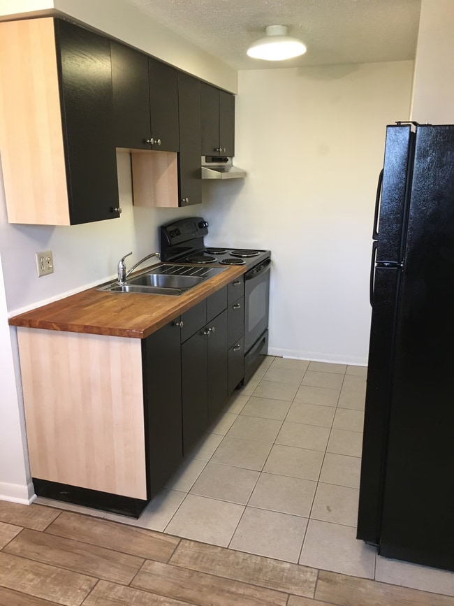 Building Photo - 6065 Donna-Jay Dr