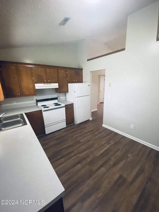 Foto del edificio - 1209 E Fire Tower Rd