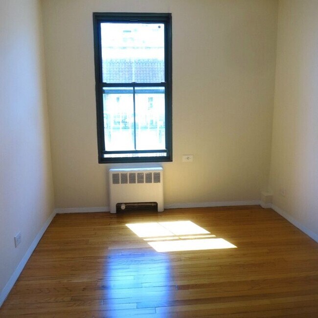 Building Photo - 511 E 78th St