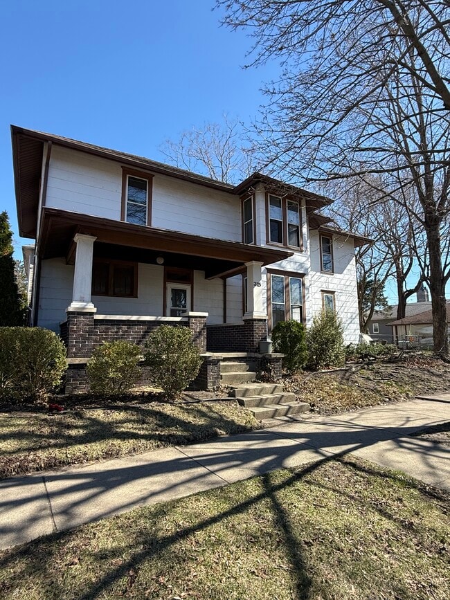 Building Photo - 315 N 10th St