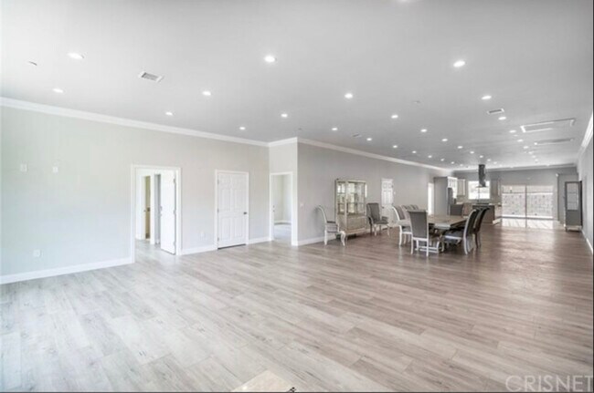 Building Photo - 10317 La Tuna Canyon Rd