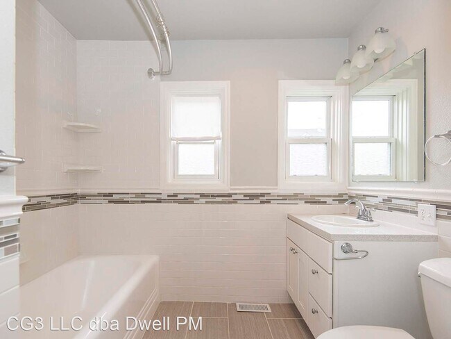 Foto del edificio - 3 br, 2 bath House - 205 NE Rosa Parks Way