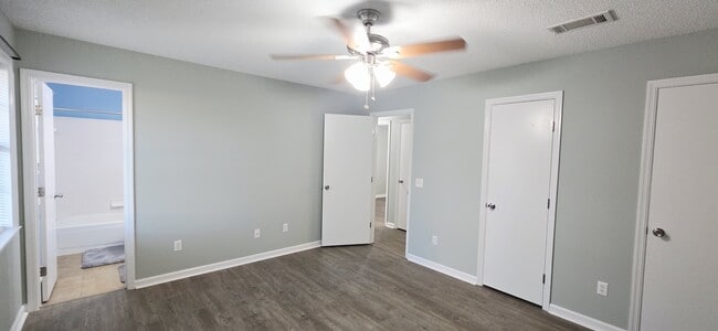 Foto del edificio - 627 Windhaven Dr
