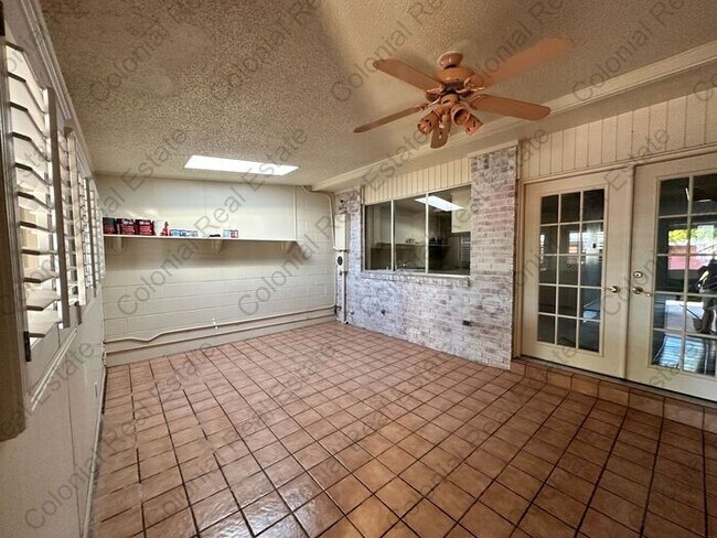Foto del edificio - Spacious and unique 3 bedroom 2 and a half...