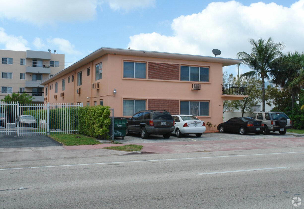 Building Photo - 1936 Normandy Dr
