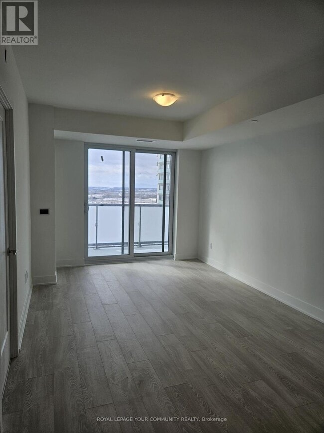 Photo du bâtiment - 2545 Simcoe St N