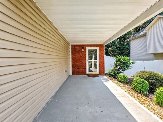 Foto del edificio - 3235 Liberty Commons Dr NW