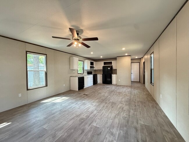 Building Photo - 127 Peggy St