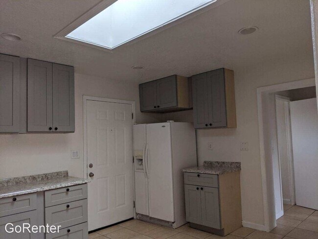 Building Photo - 3 br, 2 bath House - 2532 N 47th Dr